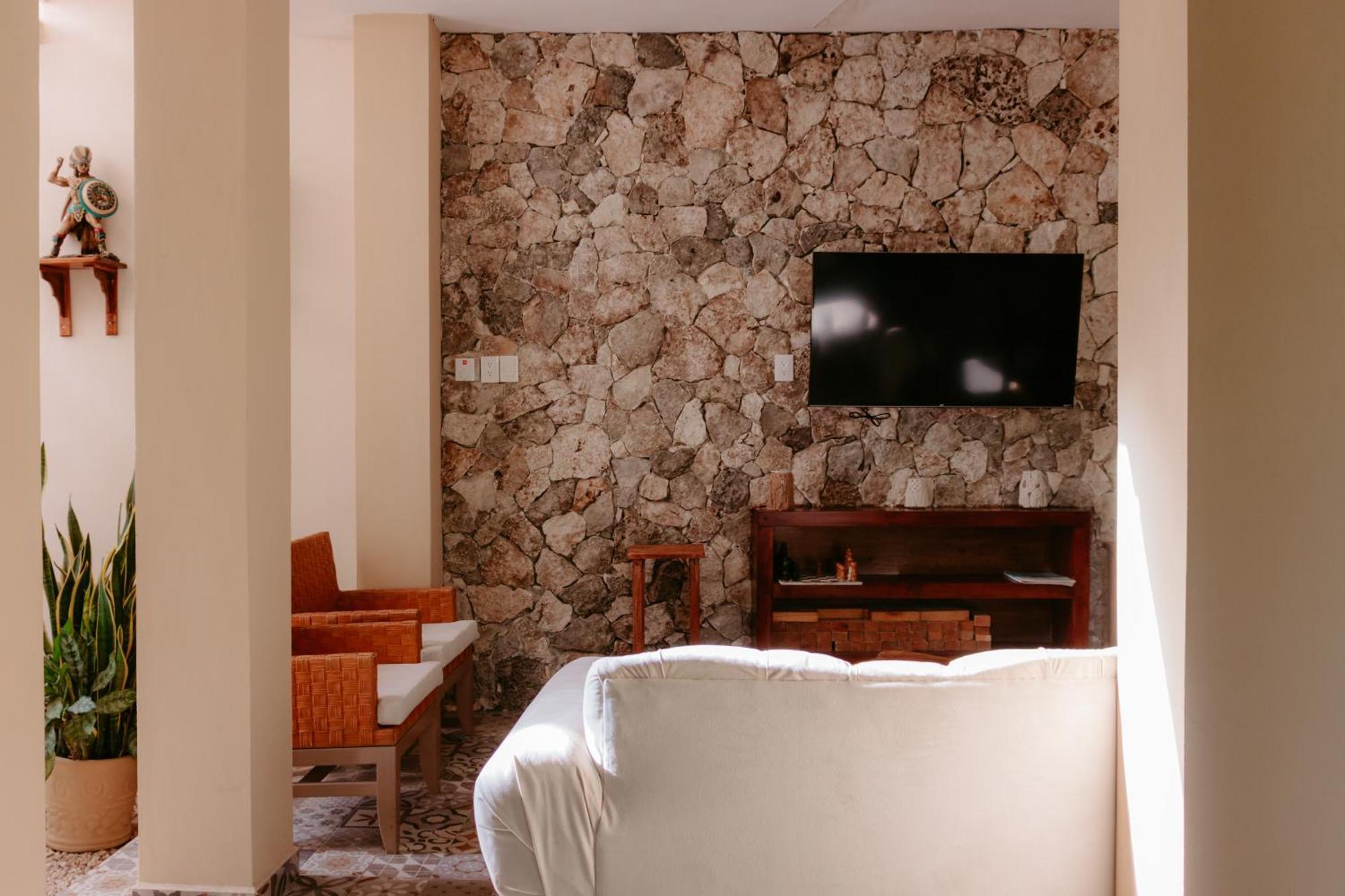 Tunich Naj & Hostal
